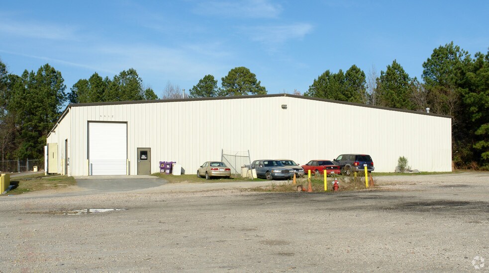 6512 Chapel Hill Rd, Raleigh, NC à louer - Photo du bâtiment - Image 2 de 9