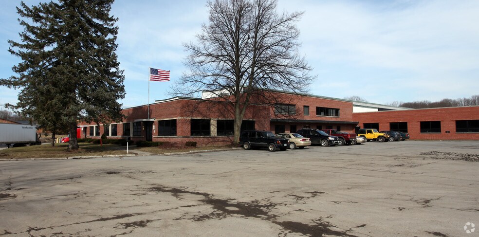 99 Harris St, Fulton, NY à louer - Photo du bâtiment - Image 2 de 4