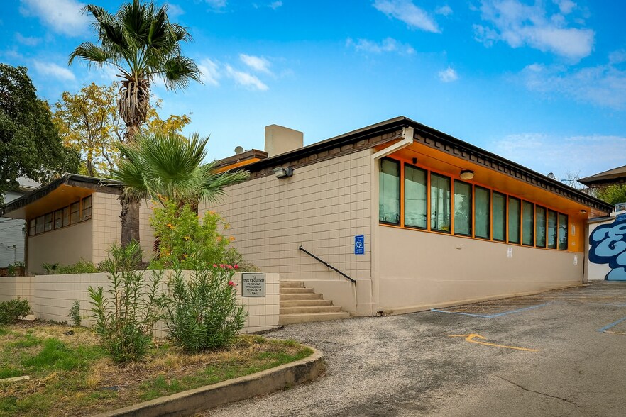 2515 McCullough Ave, San Antonio, TX à vendre - Photo du bâtiment - Image 2 de 13