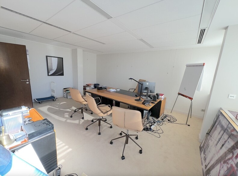Office in Clichy for sale - Building Photo - Image 3 of 17