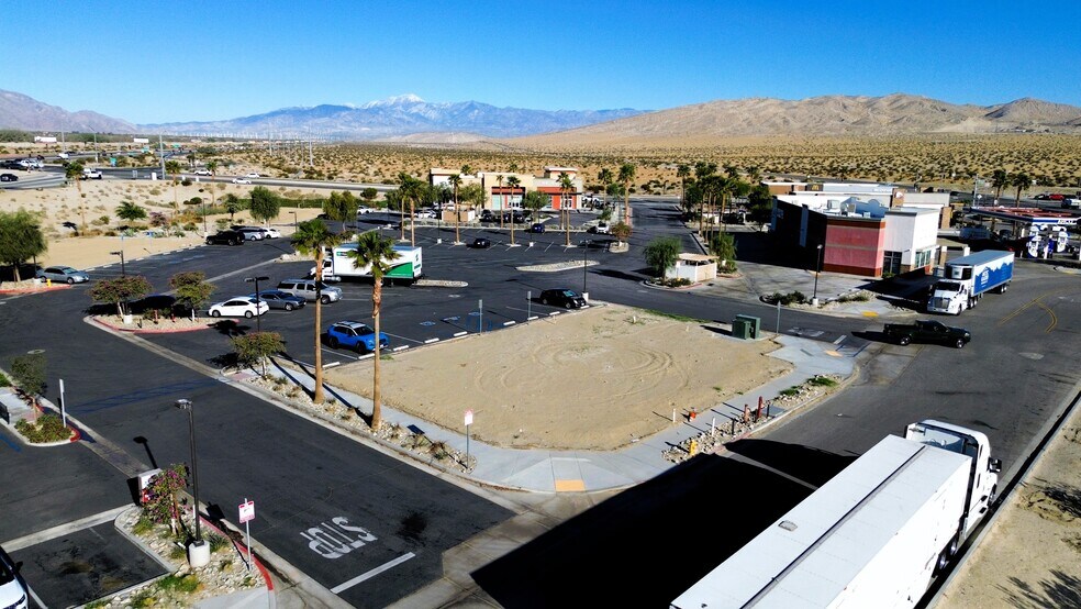 31400 Bob Hope Dr, Cathedral City, CA for lease - Building Photo - Image 3 of 5