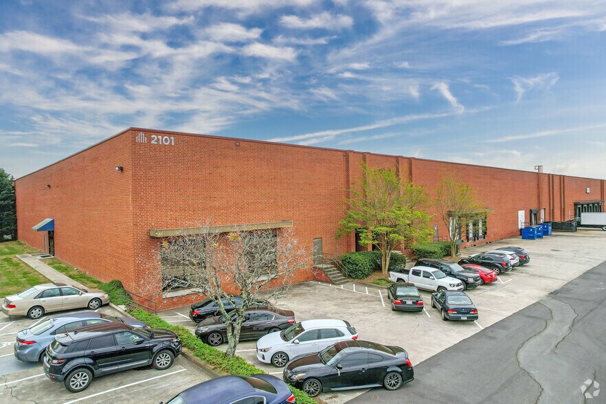 2101 Westinghouse Blvd, Charlotte, NC à louer - Photo principale - Image 1 de 11