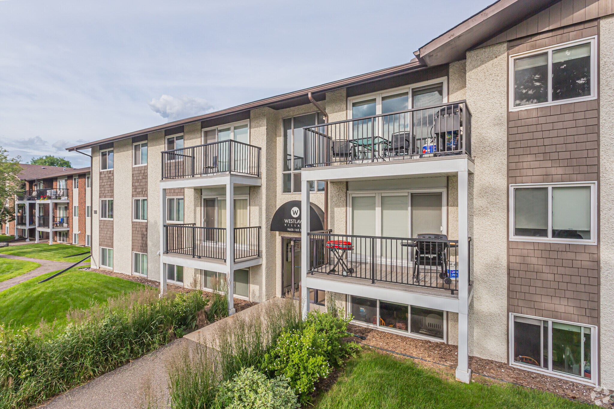 9535 165th St, Edmonton, AB for sale Primary Photo- Image 1 of 1