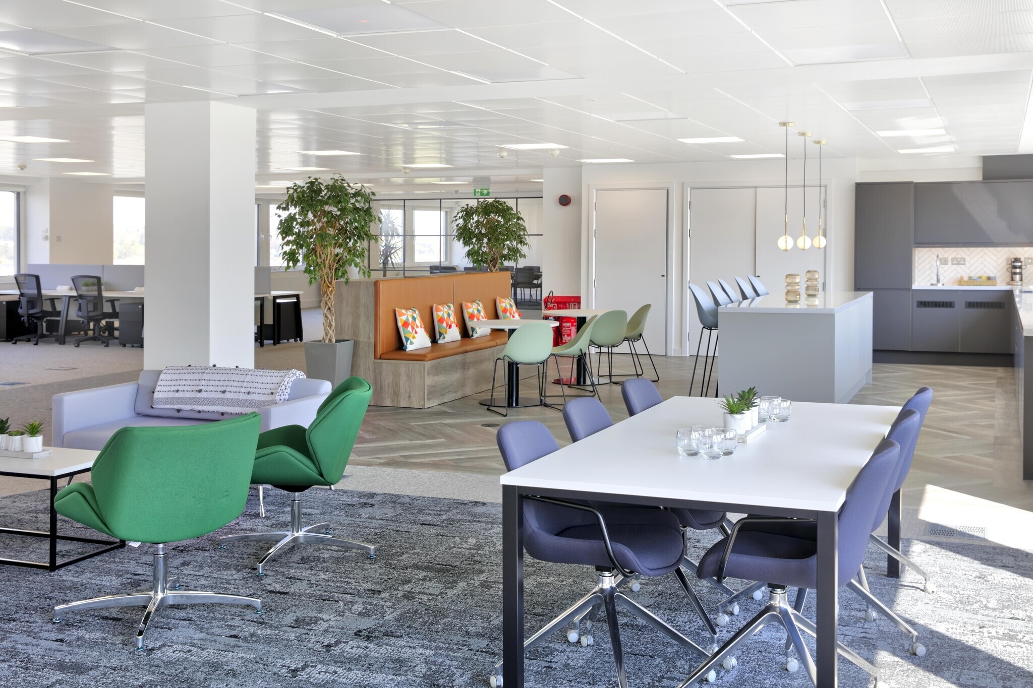 Reading Bridge, Reading for lease Building Photo- Image 1 of 5