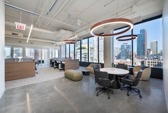 448 N LaSalle Dr, Chicago, IL for lease Interior Photo- Image 2 of 9
