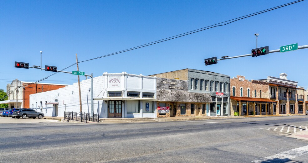 229 S Main St, Mc Gregor, TX for sale - Building Photo - Image 1 of 6