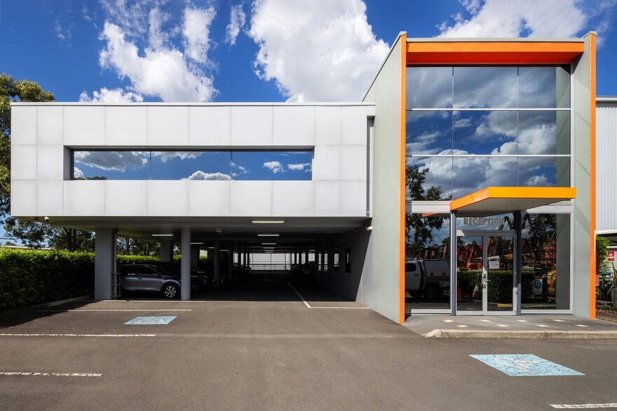 2 Greenhills Ave, Moorebank à louer - Photo du bâtiment - Image 2 de 4