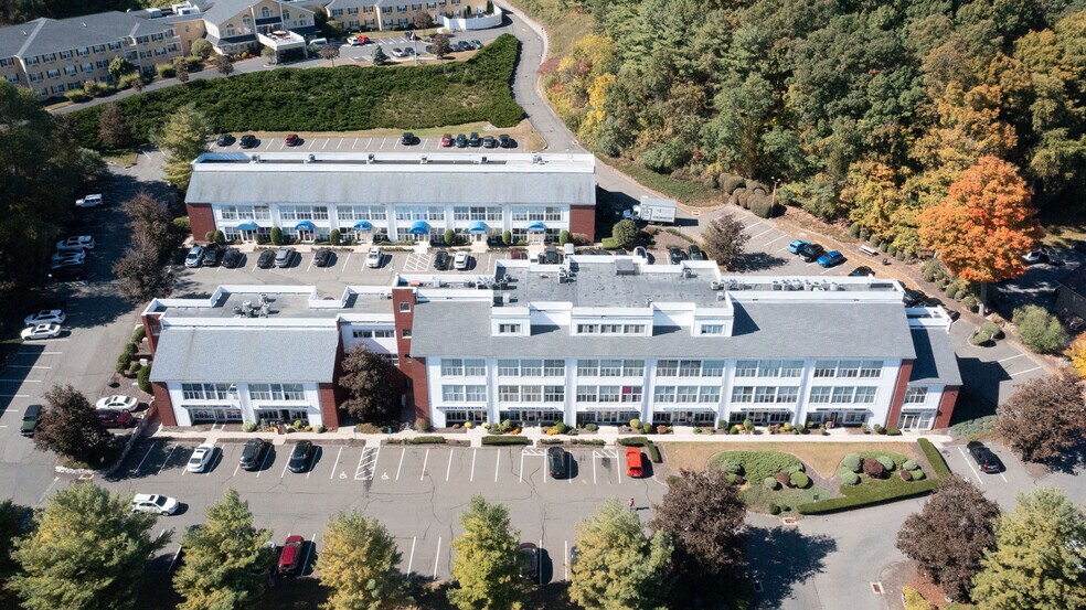246 Federal Rd, Brookfield, CT à vendre - Photo du bâtiment - Image 2 de 5