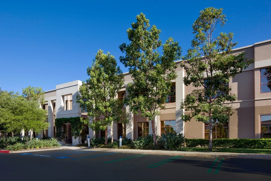 111 Academy Dr, Irvine, CA for lease - Primary Photo - Image 3 of 25