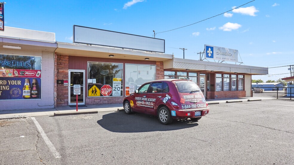 716 E Main St, Othello, WA à vendre - Photo du bâtiment - Image 2 de 41