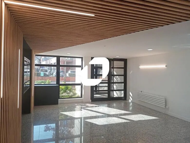 Office in Issy-les-Moulineaux for lease - Interior Photo - Image 2 of 5