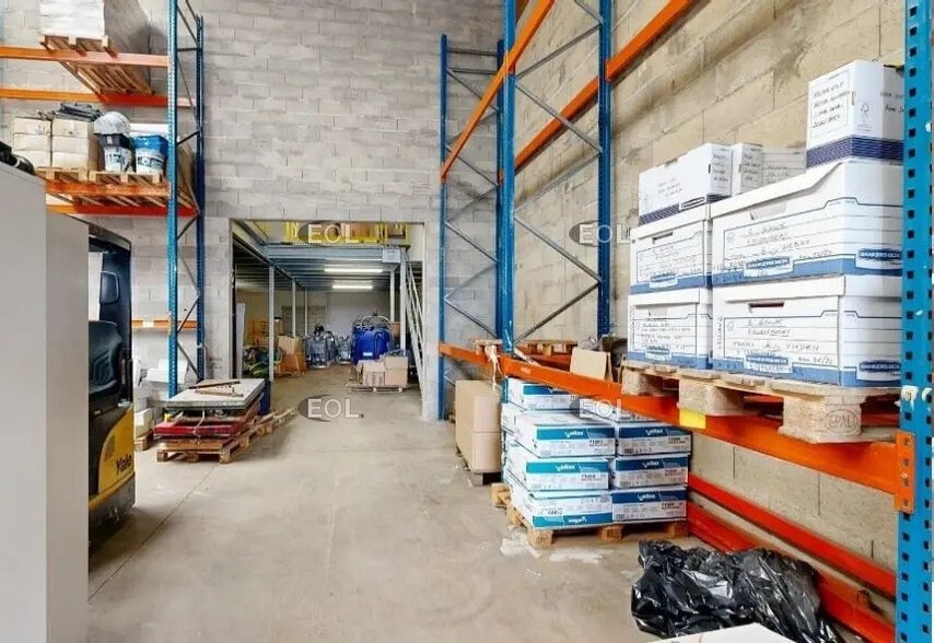 Flex in Bezons for lease - Interior Photo - Image 2 of 5