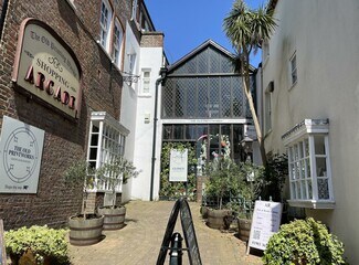 Plus de détails pour Tarrant St, Arundel - Commerce de détail à louer