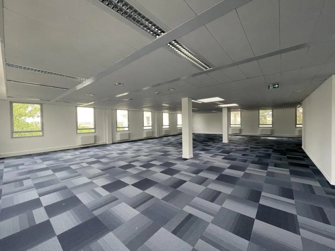 11 Rue Pascal, Bron for lease Building Photo- Image 1 of 10