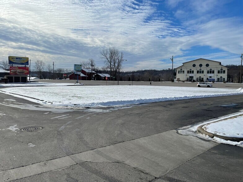 1900 Grand Central Ave, Vienna, WV for sale - Building Photo - Image 1 of 10