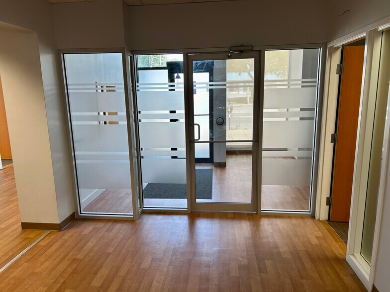 1481 Ouellette Av, Windsor, ON à louer - Photo du bâtiment - Image 3 de 5