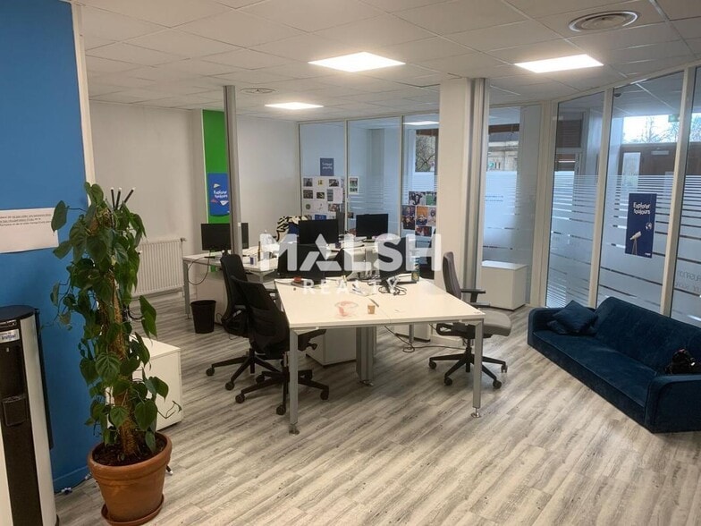 Office in Lyon for lease - Interior Photo - Image 2 of 12