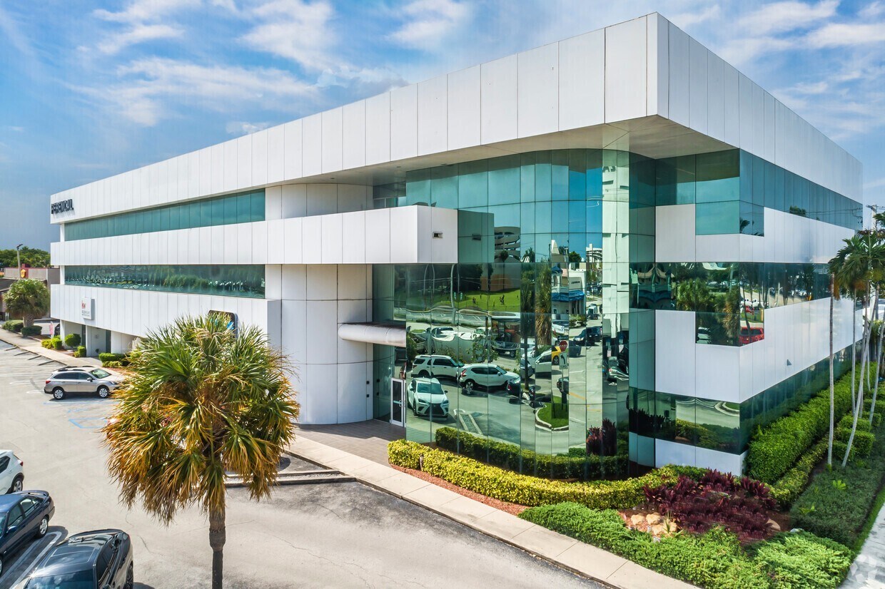 2419 E Commercial Blvd, Fort Lauderdale, FL à louer Photo principale- Image 1 de 12