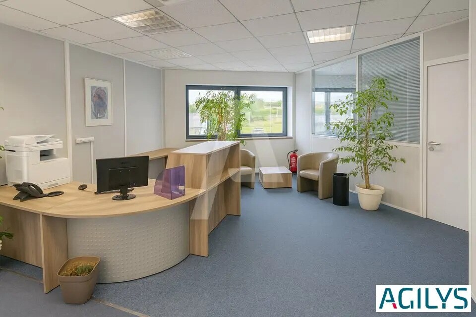 Office in Palaiseau for sale Interior Photo- Image 1 of 8