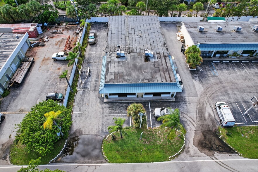 Portfolio Sale of 3 Buildings on 1 Lot portefeuille de 3 propriétés à vendre sur LoopNet.ca - Photo du bâtiment - Image 3 de 17