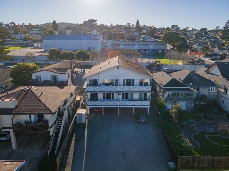 674 Laine St, Monterey, CA à vendre - Photo du bâtiment - Image 2 de 8