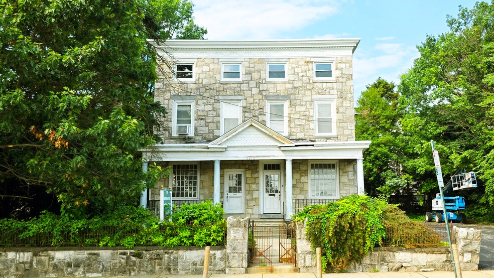 5912 Ridge Ave, Philadelphia, PA for lease - Building Photo - Image 2 of 13