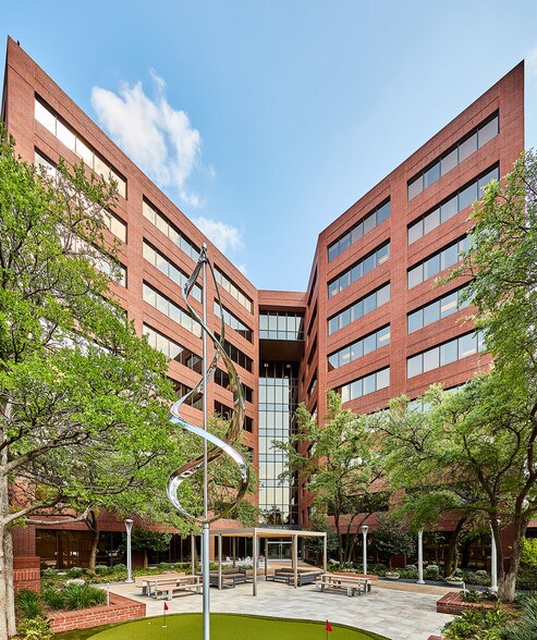 14901 Quorum Dr, Dallas, TX à louer - Photo du bâtiment - Image 1 de 4