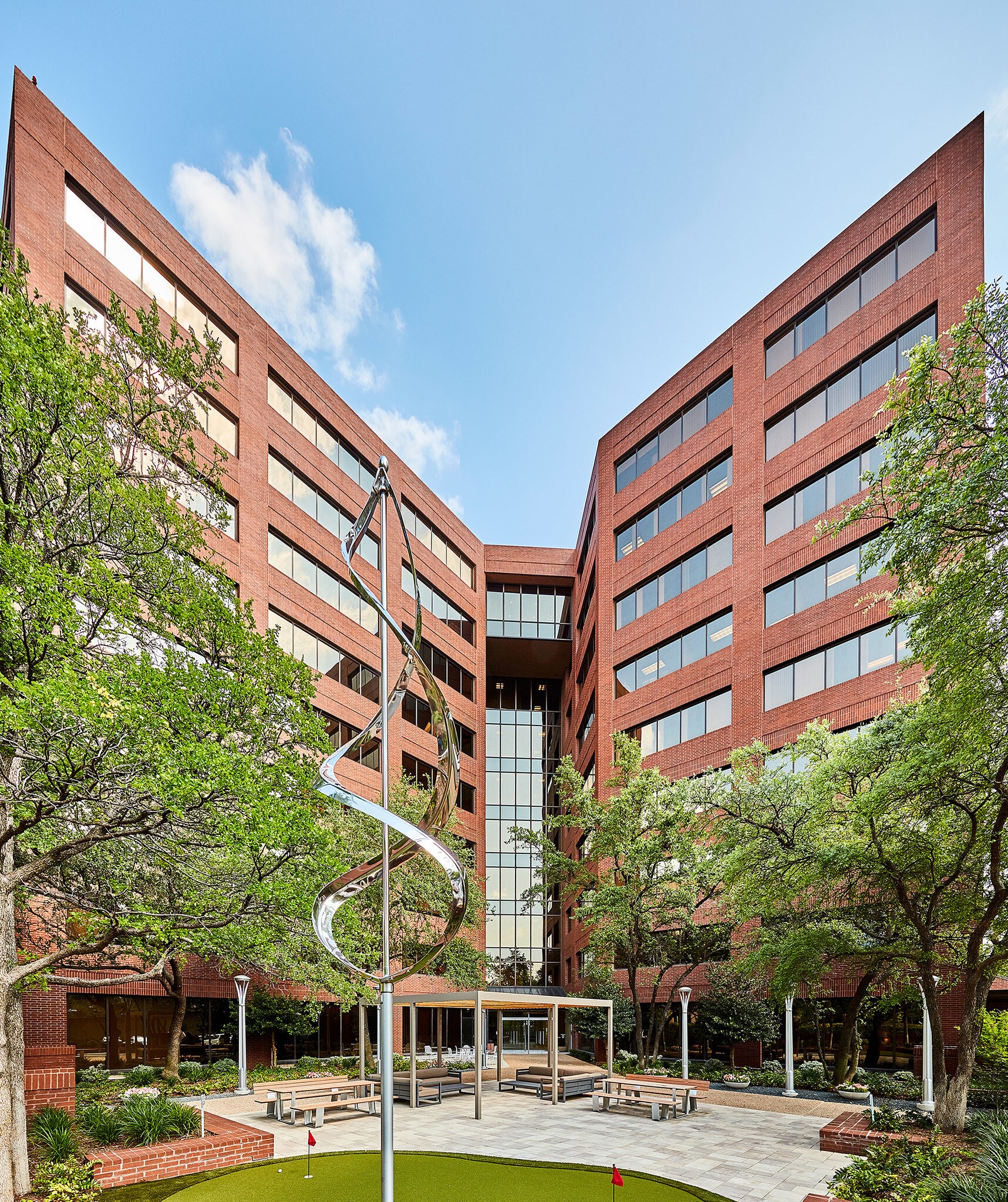 14901 Quorum Dr, Dallas, TX à louer Photo du bâtiment- Image 1 de 5