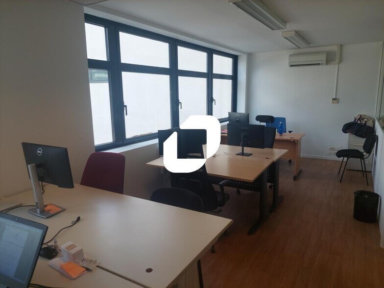 Office in Issy-les-Moulineaux for lease - Interior Photo - Image 2 of 9