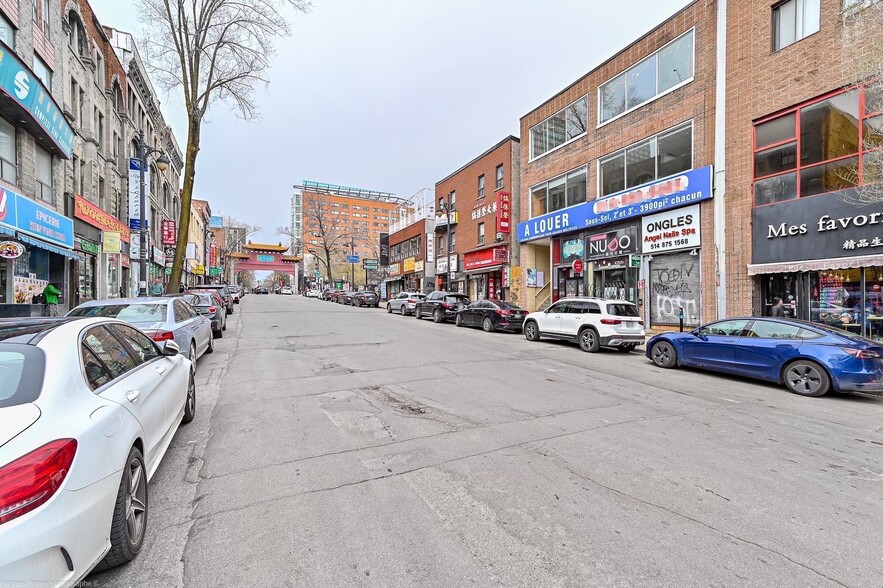 1055-1059A Boul Saint-Laurent, Montréal, QC à louer - Photo du bâtiment - Image 3 de 15