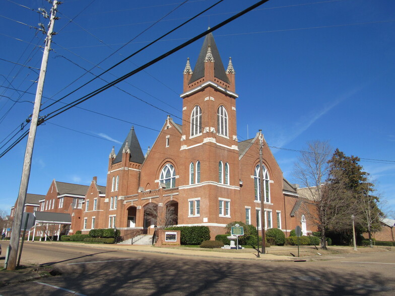 202 7th St N, Columbus, MS à vendre - Photo principale - Image 1 de 1