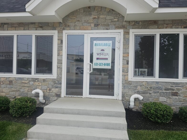 400 Oak St, Copiague, NY à louer - Photo du bâtiment - Image 2 de 21