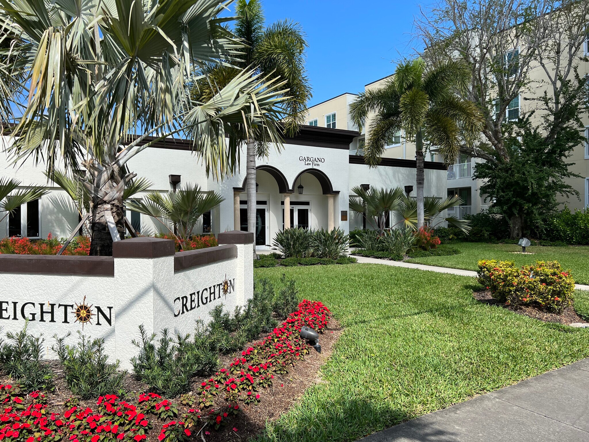 2240 W 1st St, Fort Myers, FL for lease Primary Photo- Image 1 of 8