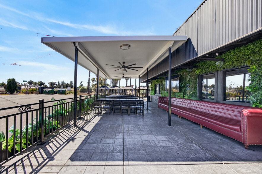 7121 Governors Cir, Sacramento, CA for sale - Building Photo - Image 3 of 29