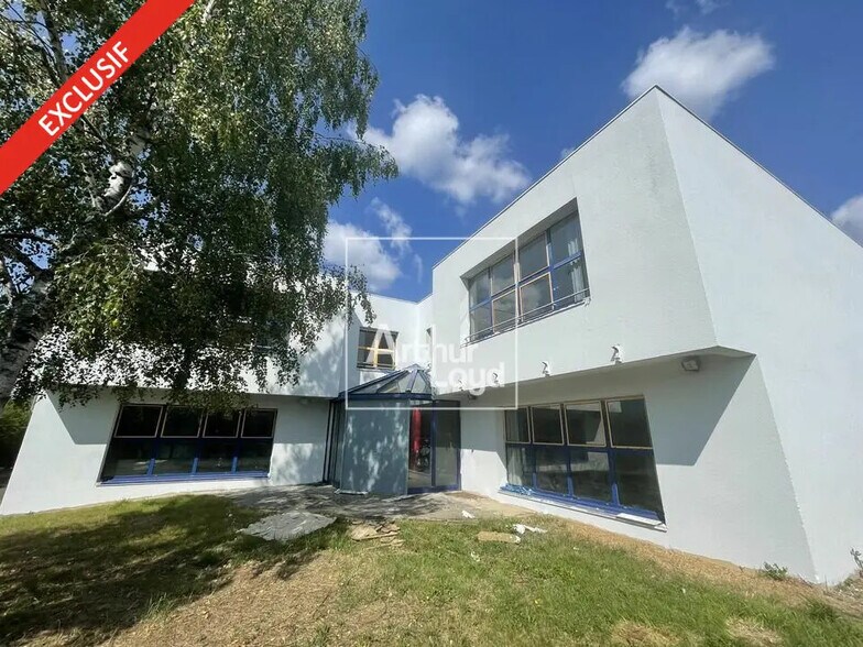 Bureau dans Vaux-le-Pénil à vendre - Photo du bâtiment - Image 3 de 3