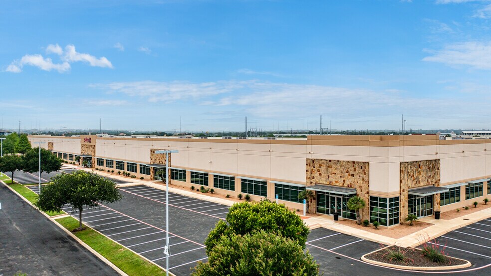 654 Richland Hills Dr, San Antonio, TX à louer - Photo du bâtiment - Image 1 de 13