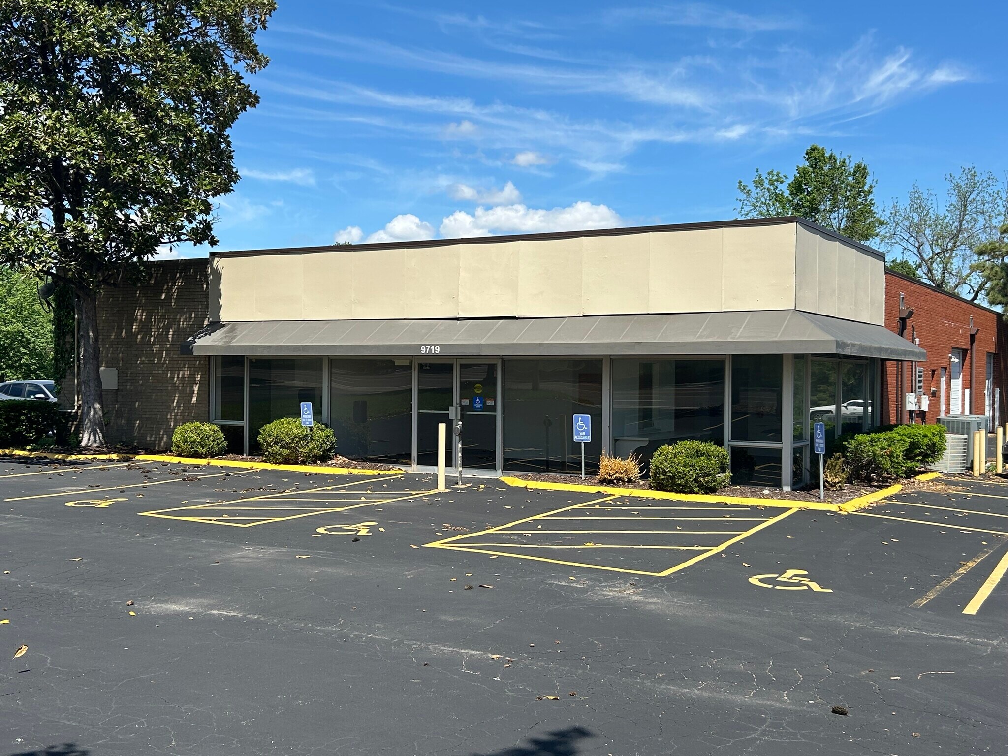 9719 Olive Blvd, Olivette, MO for lease Primary Photo- Image 1 of 20