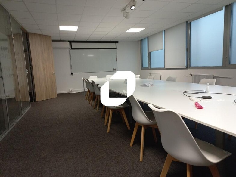 Office in Lille for lease - Interior Photo - Image 3 of 16