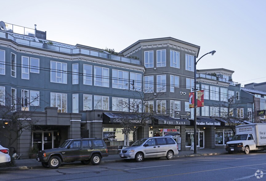 3424-3458 W Broadway, Vancouver, BC à vendre - Photo du bâtiment - Image 3 de 6