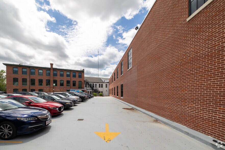1234 Chestnut St, Newton, MA à louer - Photo du bâtiment - Image 3 de 6