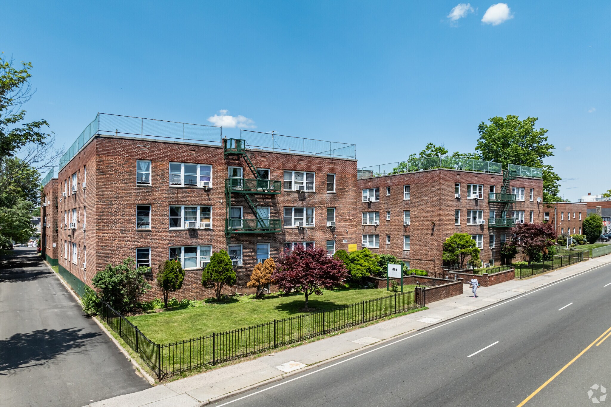 565 Fulton Ave, Hempstead, NY for sale Primary Photo- Image 1 of 5