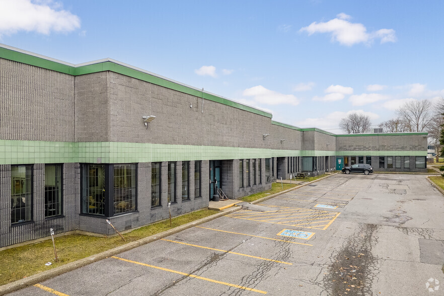 5776-5782 Blvd Thimens, Montréal, QC for lease - Building Photo - Image 2 of 7