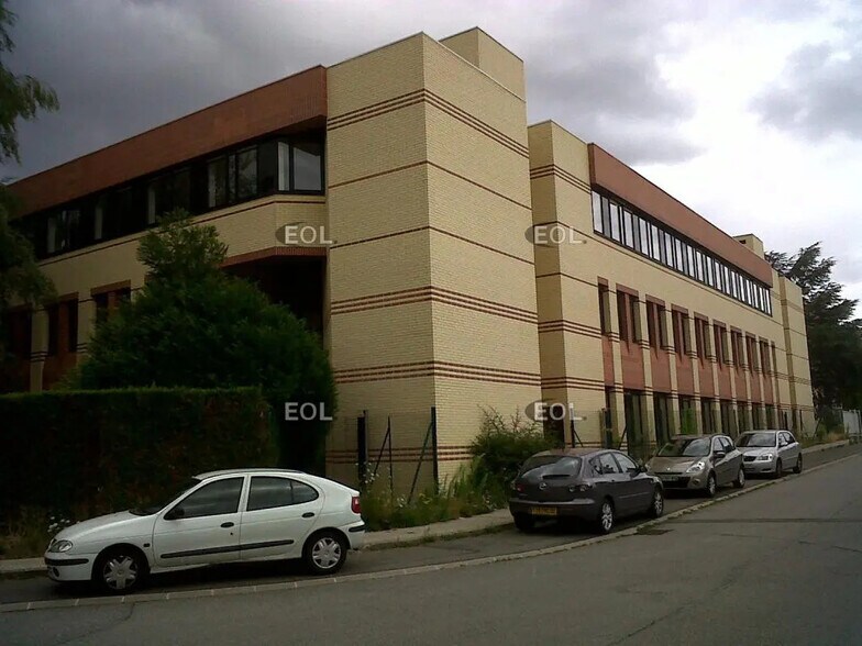 Office in Montigny-le-Bretonneux for lease - Building Photo - Image 1 of 5