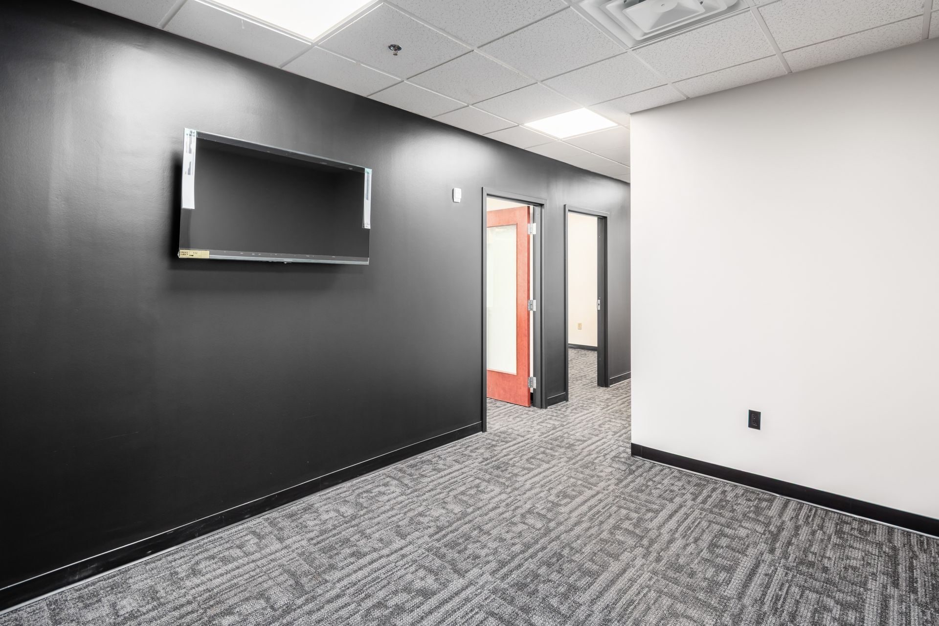 8740 Orion Pl, Columbus, OH for sale Interior Photo- Image 1 of 28