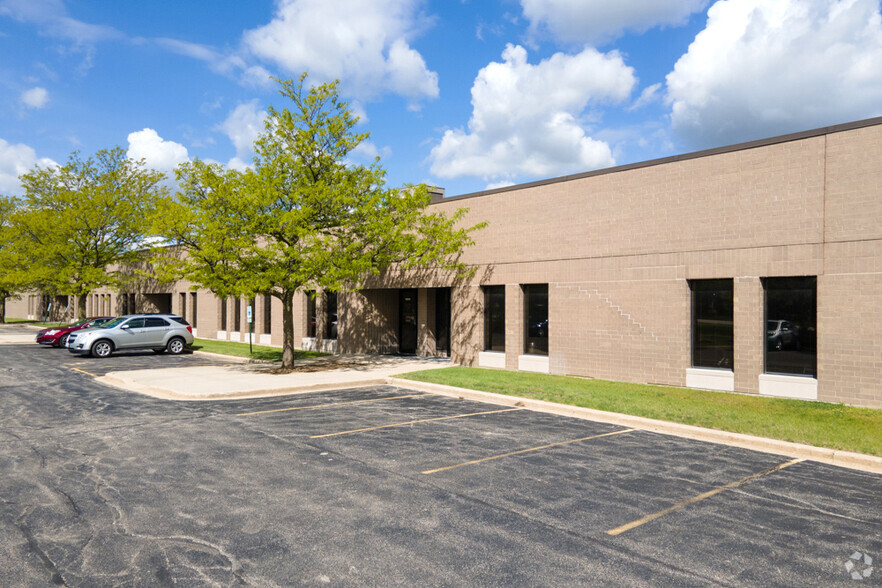 600 Joliet Rd, Willowbrook, IL for lease - Building Photo - Image 1 of 4