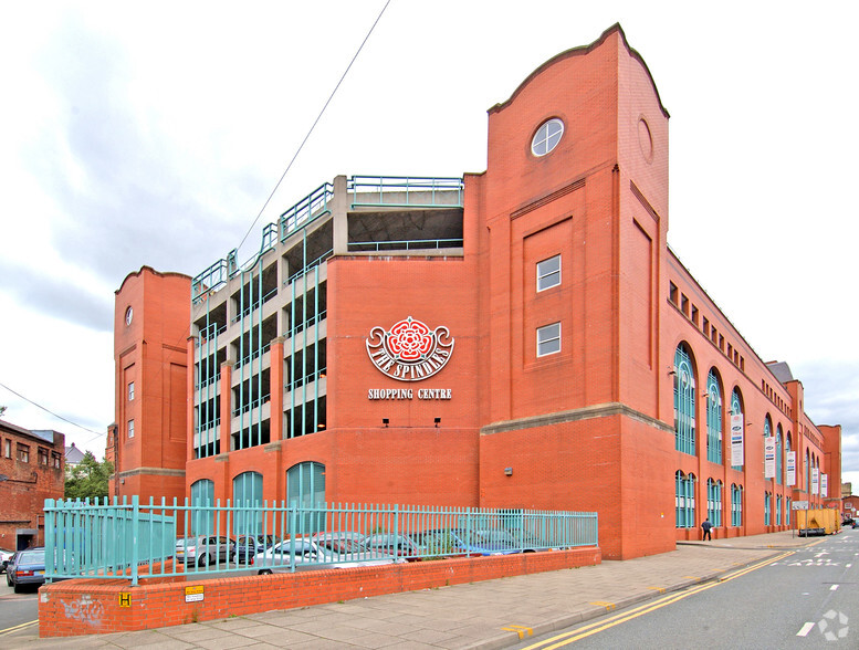 George St, Oldham à louer - Photo du bâtiment - Image 2 de 19