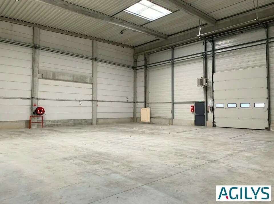 Flex in Lieusaint for lease Building Photo- Image 1 of 13