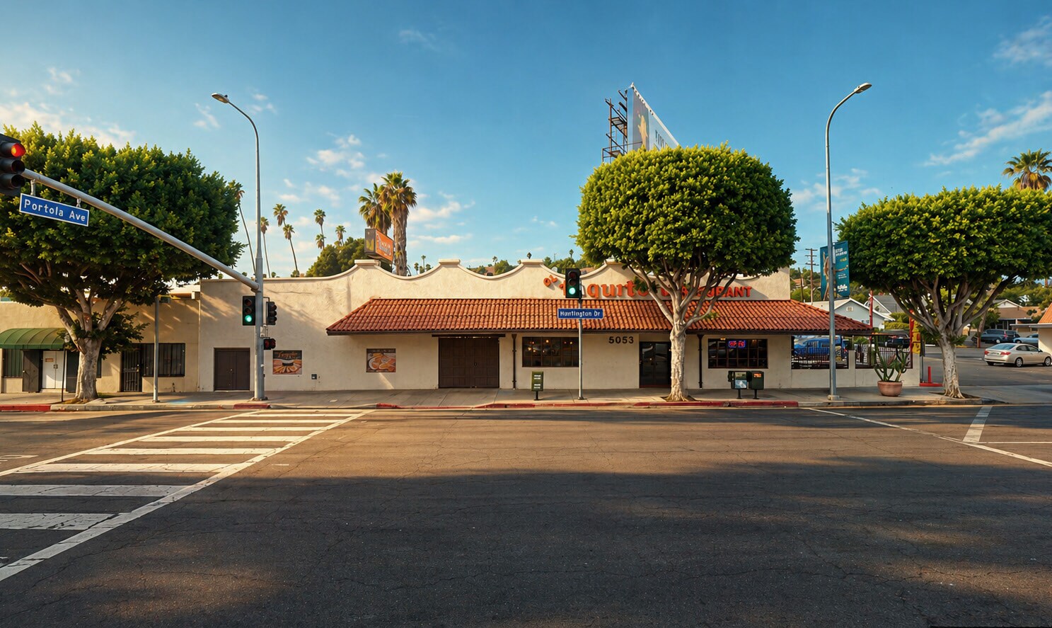5049 Huntington Dr N, Los Angeles, CA à louer Photo du bâtiment- Image 1 de 4