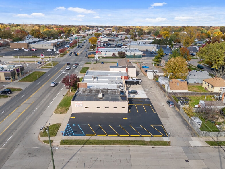 28404 Harper Ave, Saint Clair Shores, MI for lease - Building Photo - Image 3 of 5