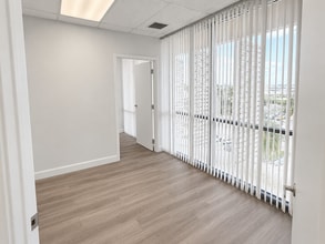3325 Hollywood Blvd, Hollywood, FL for lease Interior Photo- Image 1 of 2